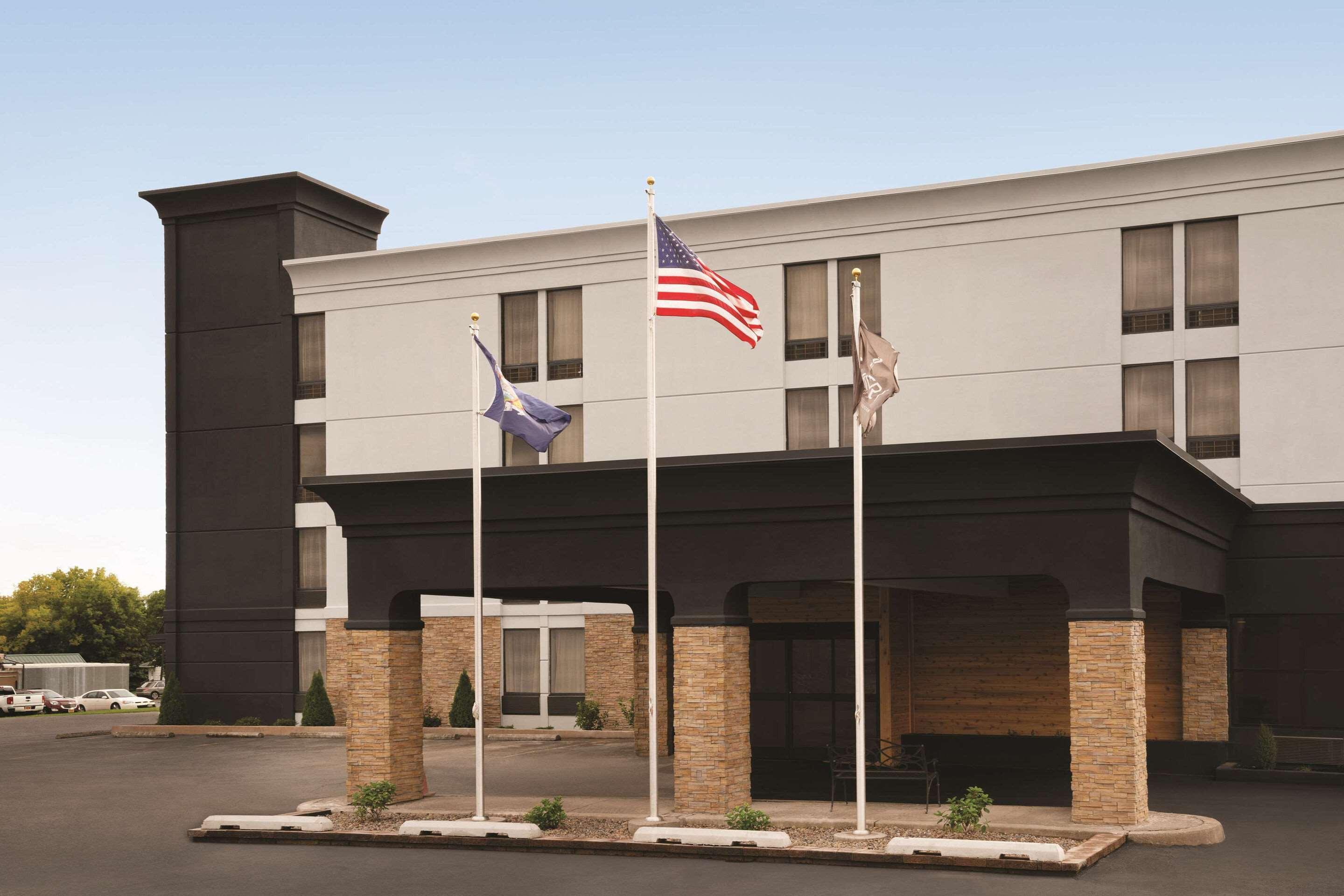 Comfort Inn & Suites Liverpool - Syracuse North Buitenkant foto